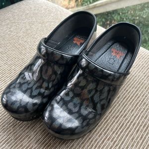 Women’s Dansko clogs size EU 38 US 8.
